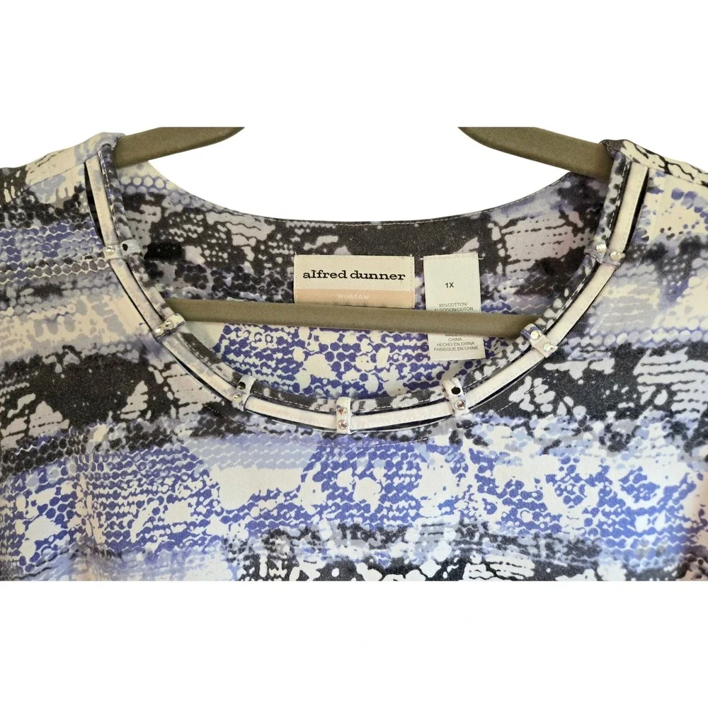Alfred Dunner Woman 1X Blue Gray Snakeskin Print Rhinestone Neck 3/4 Sleeve Top